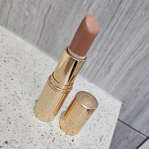 Charlotte Tilbury K.I.S.S.I.N.G Lipstick - Penelope Pink - Picture 4 of 7